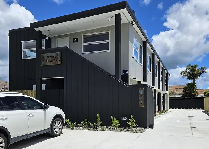 Redwood Apartments